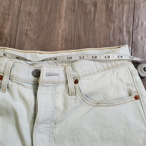 Levis 501 Short - high rise light wash denim. - Picture 9 of 12